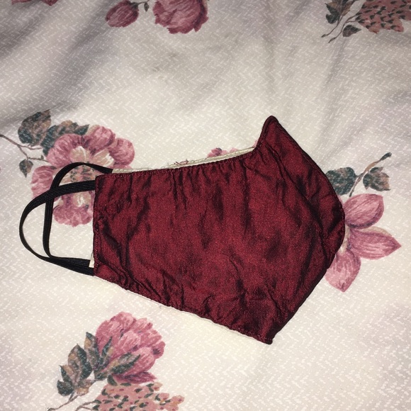 Silk face mask: reversible red gold with pocket - Picture 4 of 8